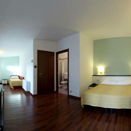 Lux Hotel Durante Milánó Kültér fotó
