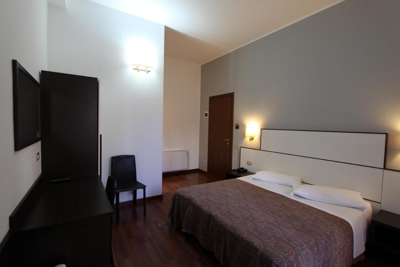 Lux Hotel Durante Milánó Kültér fotó