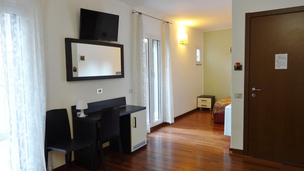 Lux Hotel Durante Milánó Kültér fotó