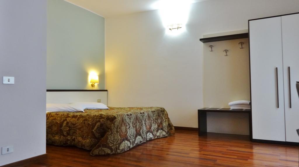 Lux Hotel Durante Milánó Kültér fotó