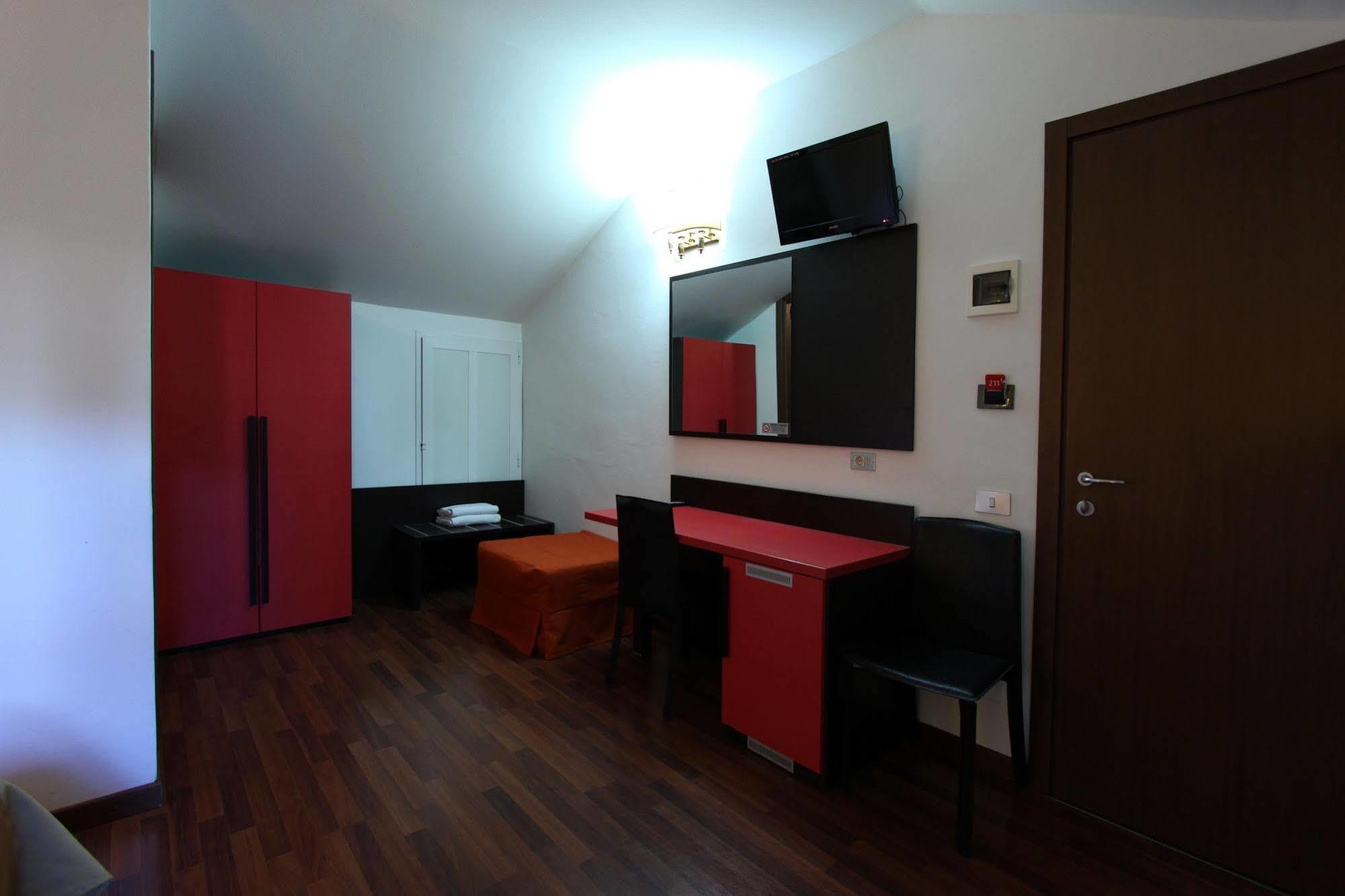 Lux Hotel Durante Milánó Kültér fotó