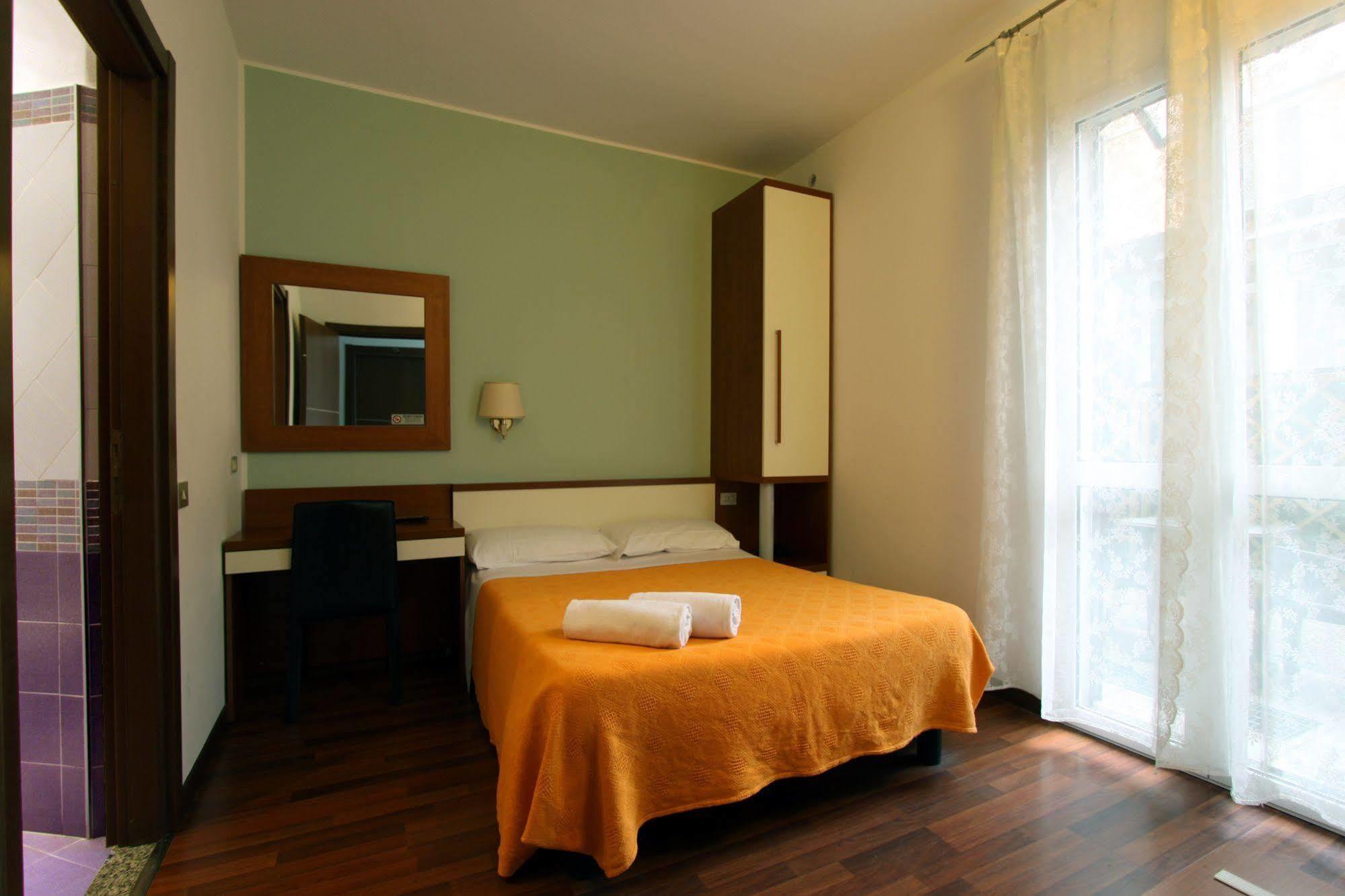 Lux Hotel Durante Milánó Kültér fotó