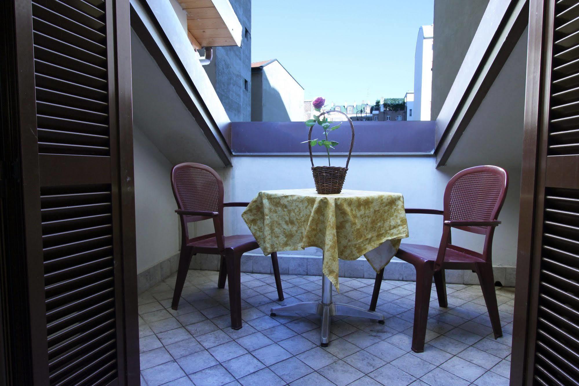 Lux Hotel Durante Milánó Kültér fotó