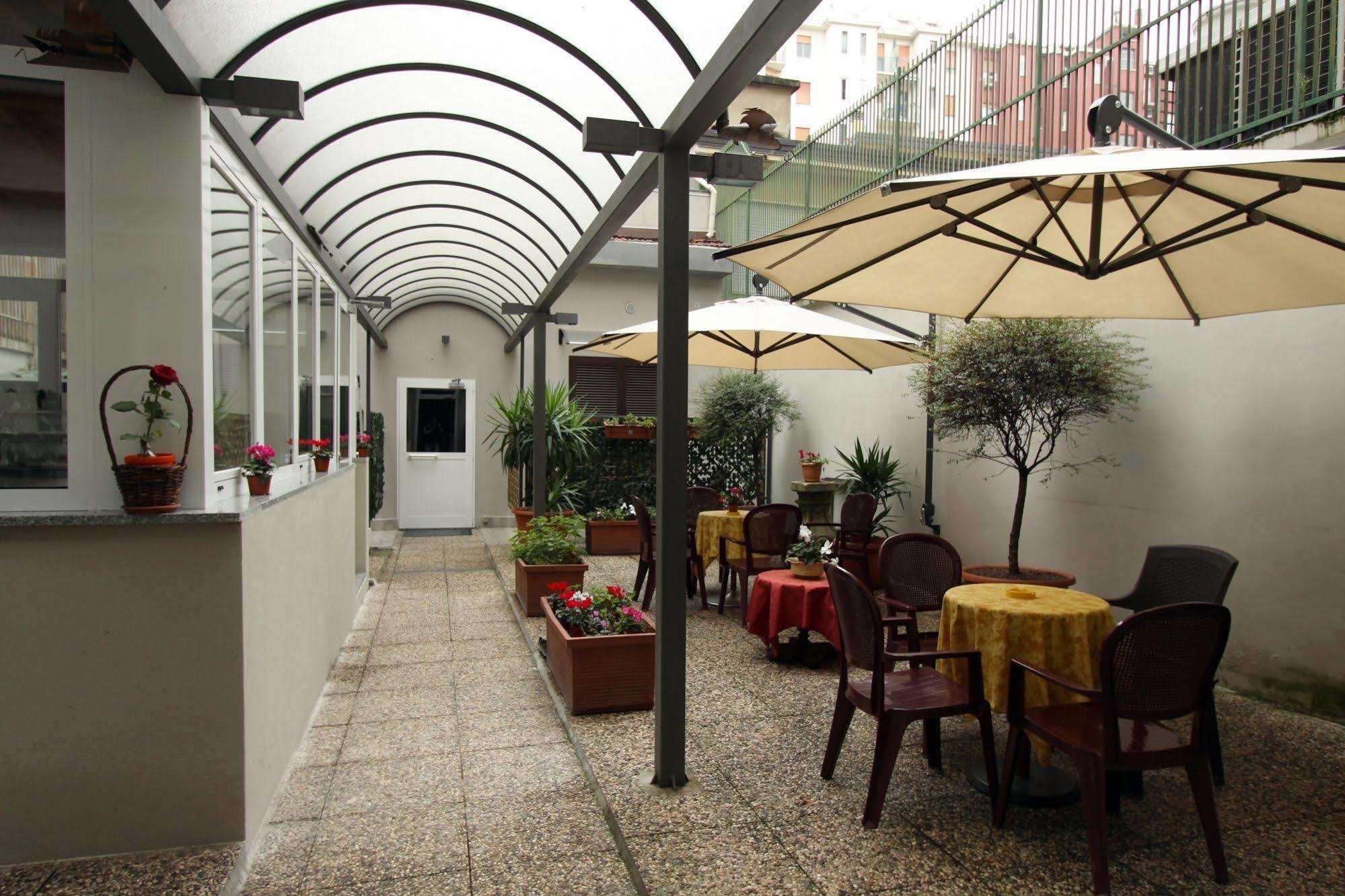 Lux Hotel Durante Milánó Kültér fotó