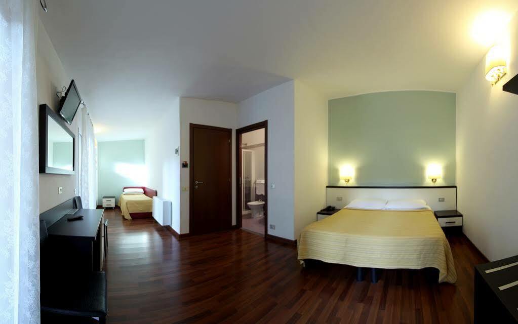 Lux Hotel Durante Milánó Kültér fotó